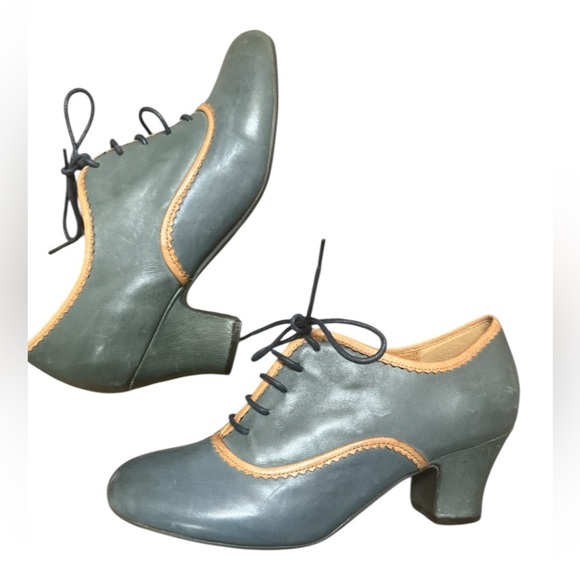 Miz Mooz Shoes - Miz Mooz NWOT size 9M  Blue and Tan Heels very preppy, Victorian, never worn